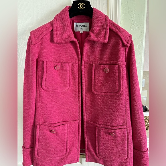 Chanel unique Tweed Raspberry Color Jacket with four front pockets - Picture 5 of 6